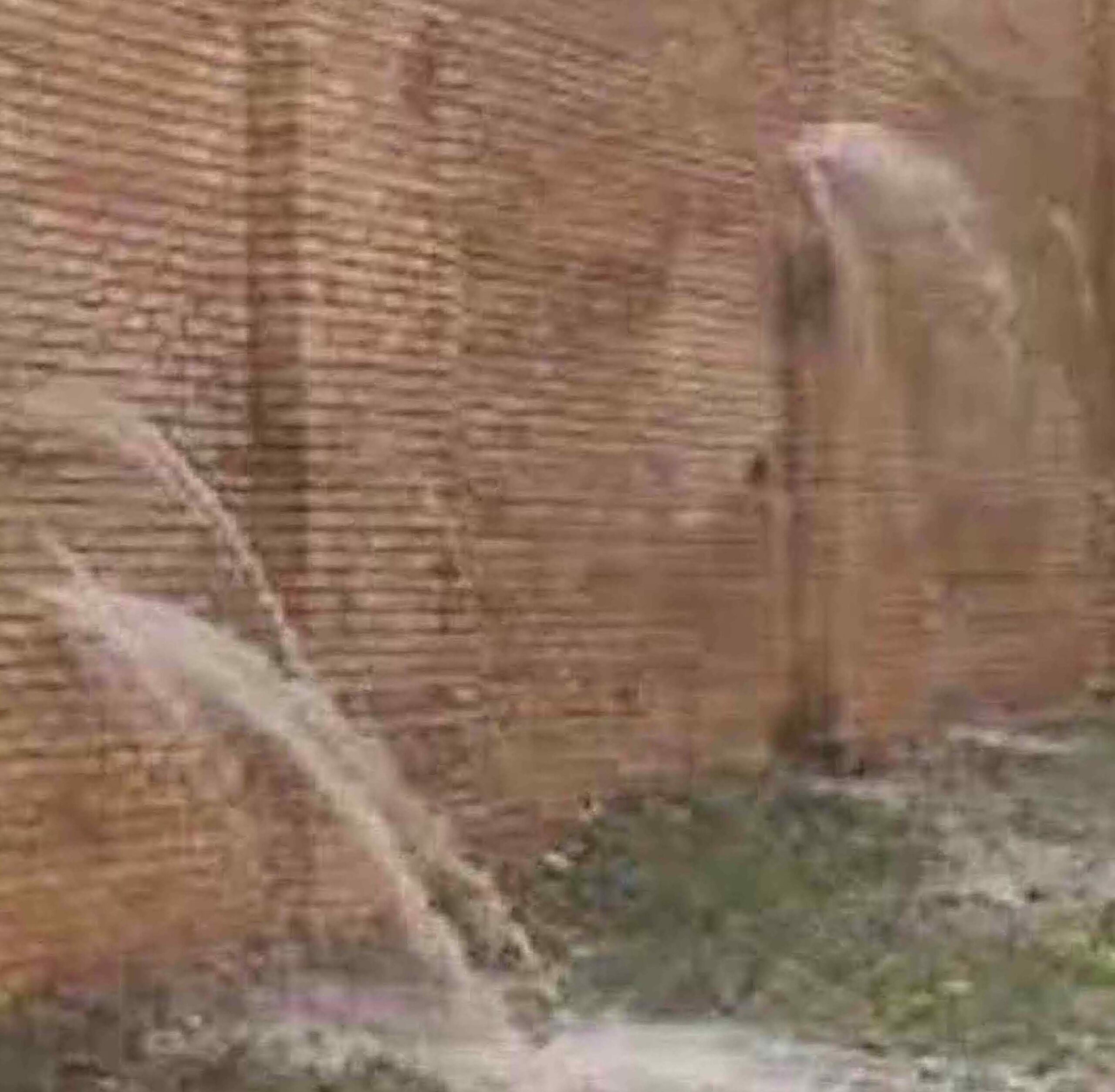 Múltiples sepulturas del cementerio de Torrero afectadas por la las lluvias torrenciales caídas hace cinco días