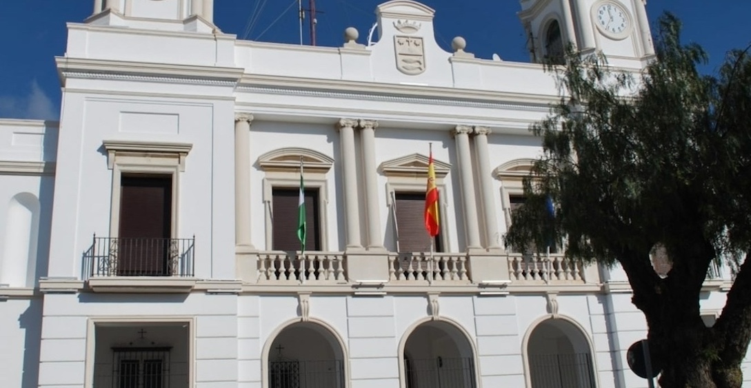 El Ayuntamiento de Barbate y el Obispado se reúnen para buscan acuerdos relacionados con el cementerio