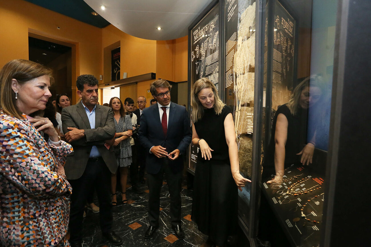 El MARQ expone las joyas funerarias encontradas en la necrópolis de Cabezo del Molino de Rojales