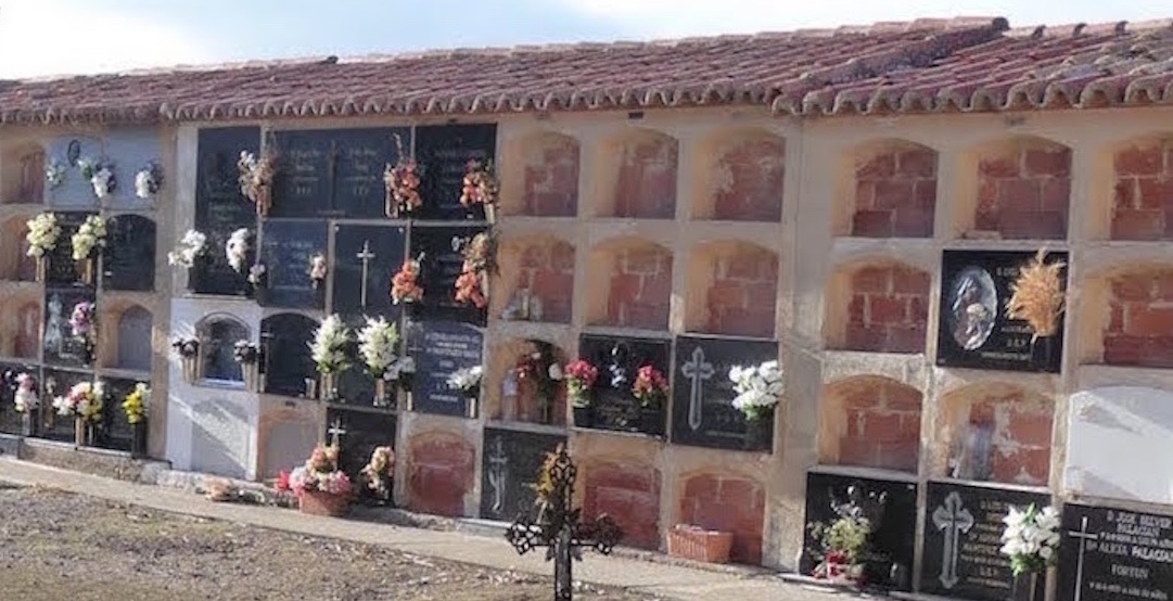 Los vecinos del barrio de Magraners de Lérida muestran su rechazo al nuevo crematorio junto al cementerio