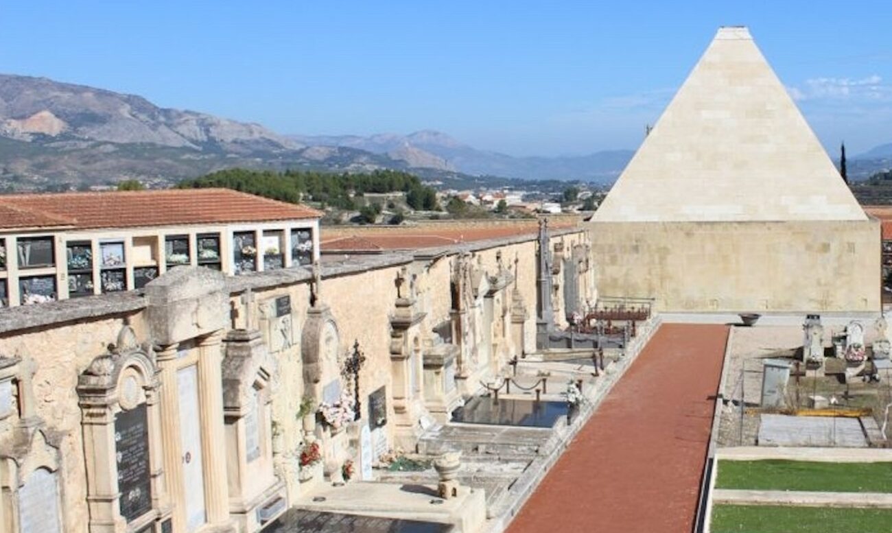 Alcoy adjudica la construcción de 120 columbarios a la empresa E. Reig Obras y Servicios