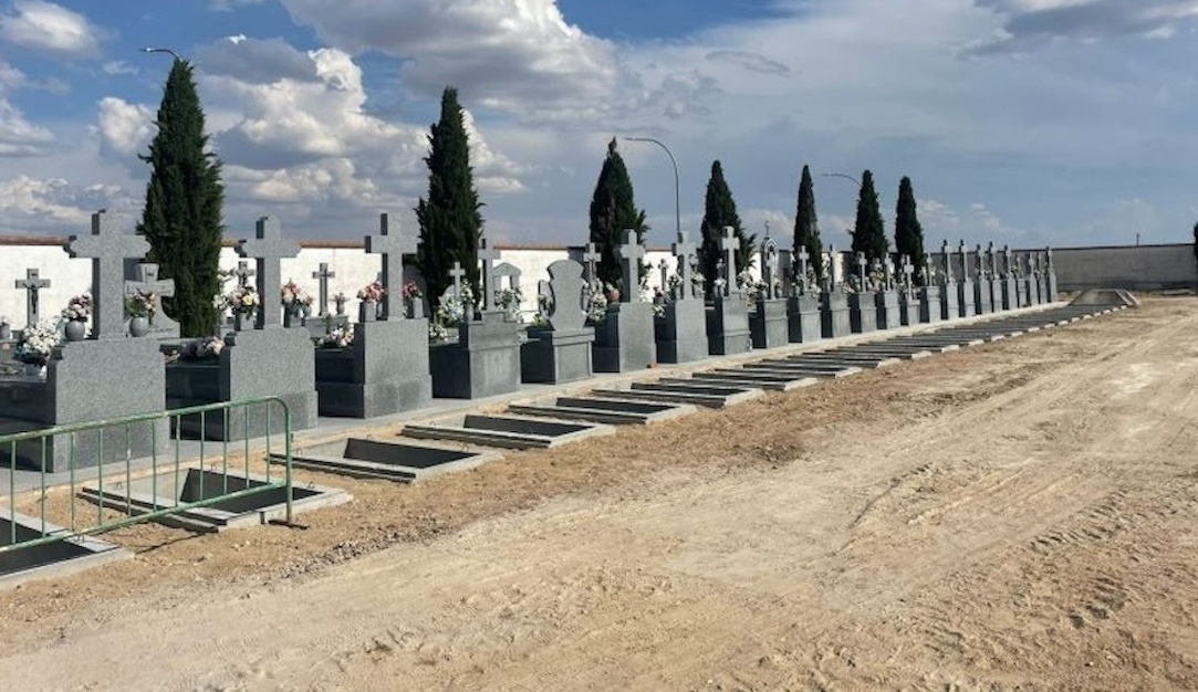 Inician las obras de construcción de 25 nuevas tumbas y 45 nichos prefabricados en su cementerio de Torrijos