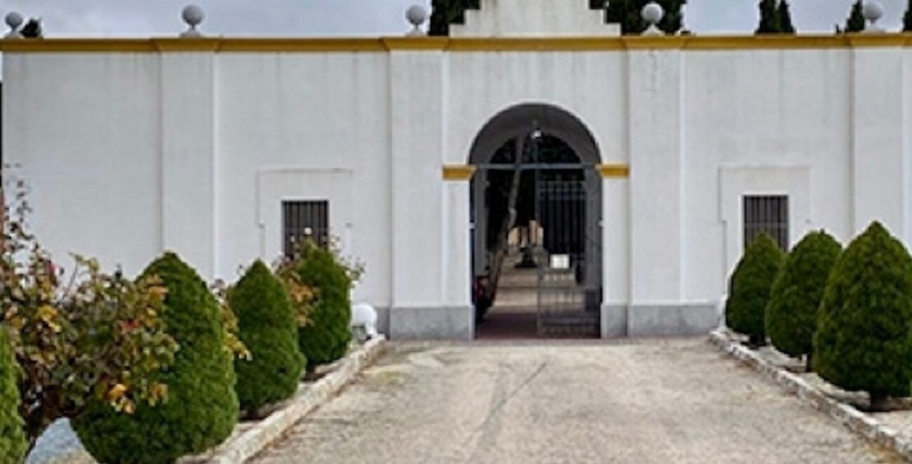 Construyen en el cementerio municipal de Peñaranda de Bracamonte 20 sepulturas y 24 columbarios