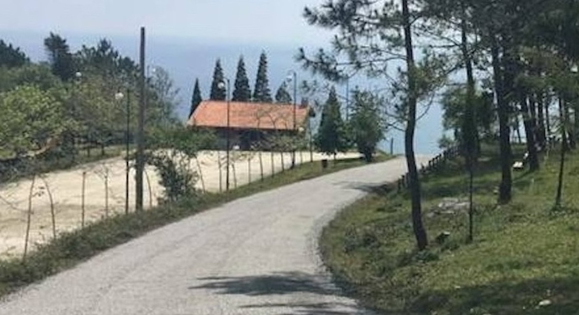 “Quiero que sea un juez quien dirima la propiedad del terreno junto al cementerio de Burela"