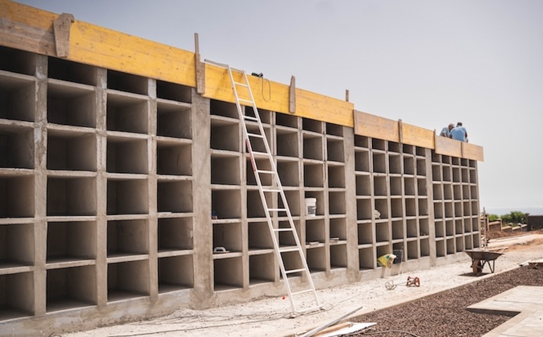 El cementerio de San Luis de La Laguna dispone de 480 nichos más y nuevas escaleras portátiles