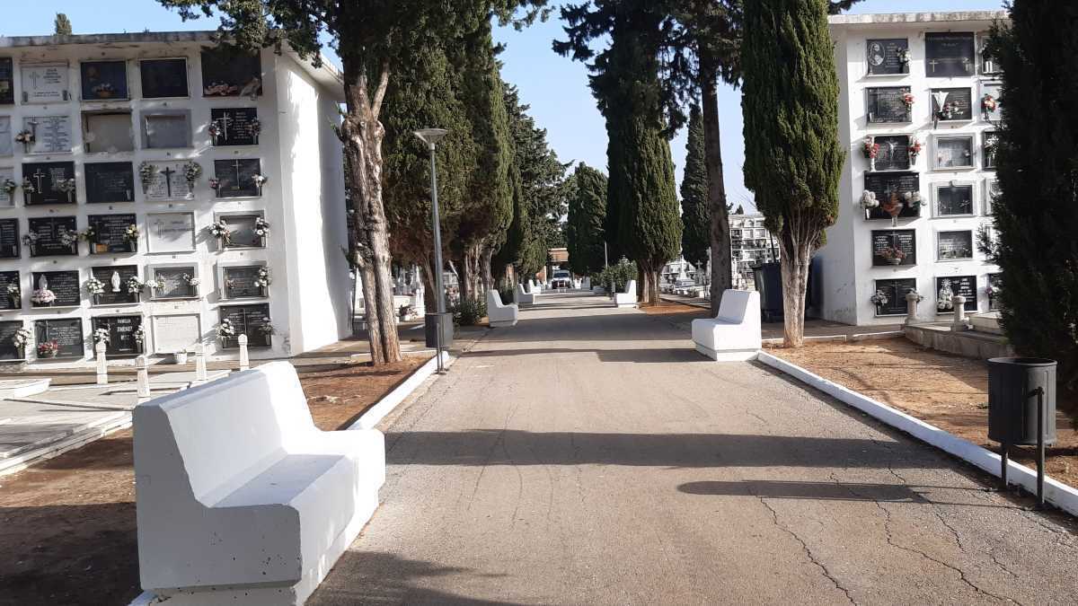 Cierran el cementerio de Jerez a las 13:00 horas para evitar las horas de mayor calor