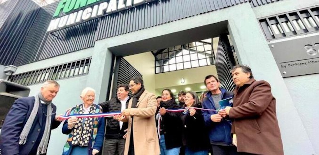 Inauguran en Buenos Aires la primera funeraria popular con precios mucho más bajos y que opera en el cementerio