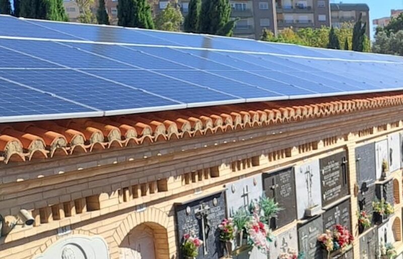 Finaliza la instalación de placas solares en el cementerio de Campanar a falta de conectar a la red eléctrica