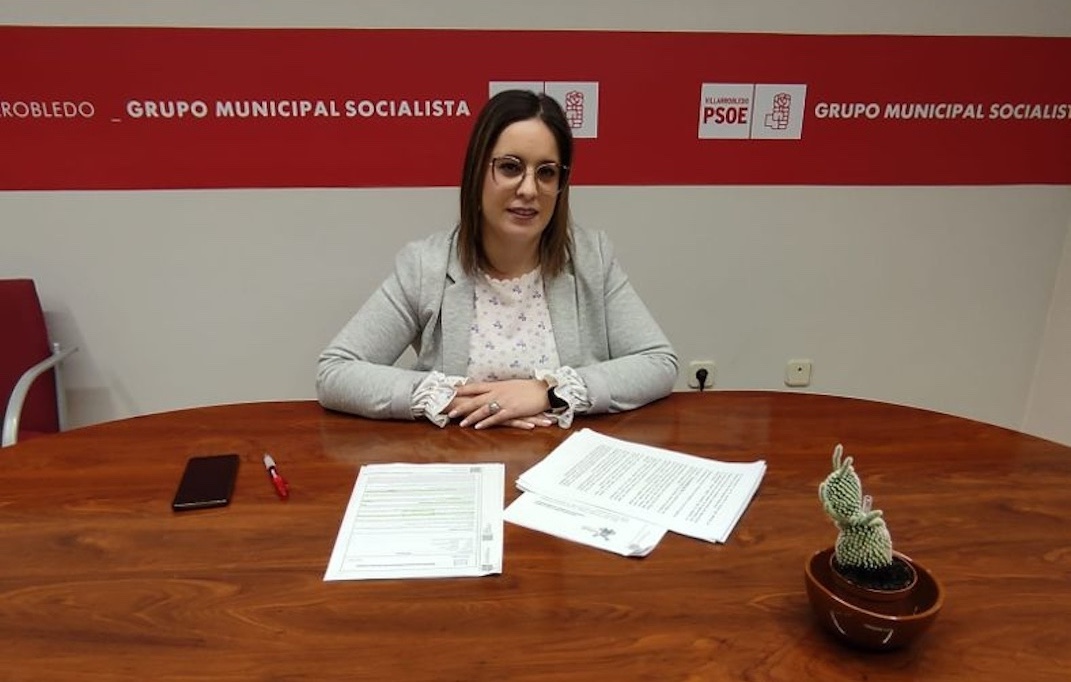 Portavoz socialista exige cambiar las escaleras móviles del cementerio de Villarrobledo y mejoras urgentes