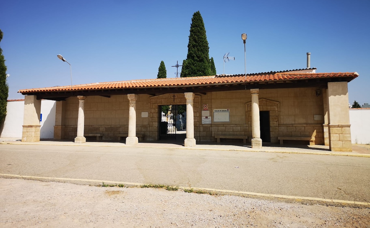 Finalizan los trabajos de limpieza y mantenimiento en el cementerio municipal de Villacañas