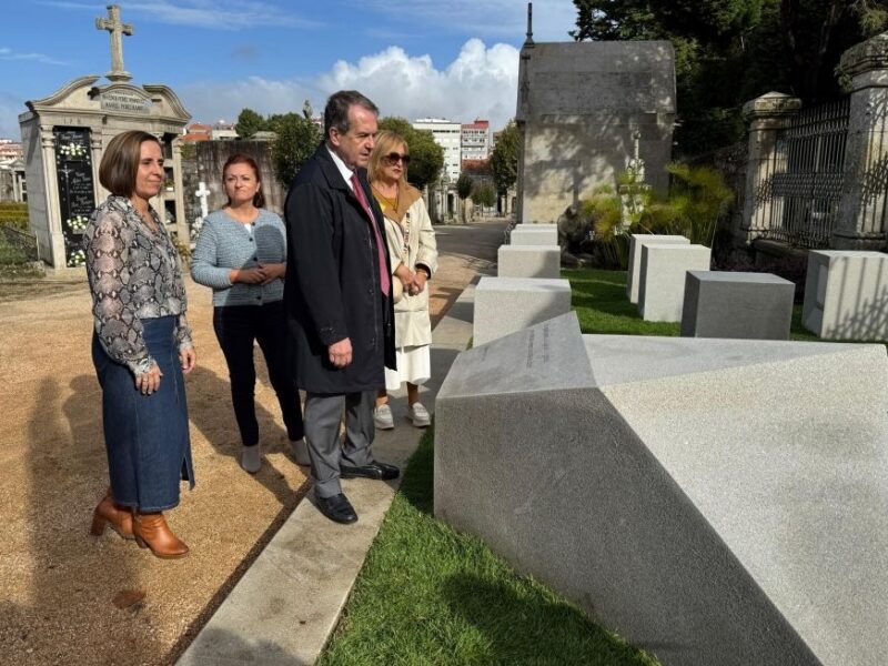 Inauguran en el cementerio de Pereiró un espacio para las guardar las cenizas de personajes relevantes de la ciudad