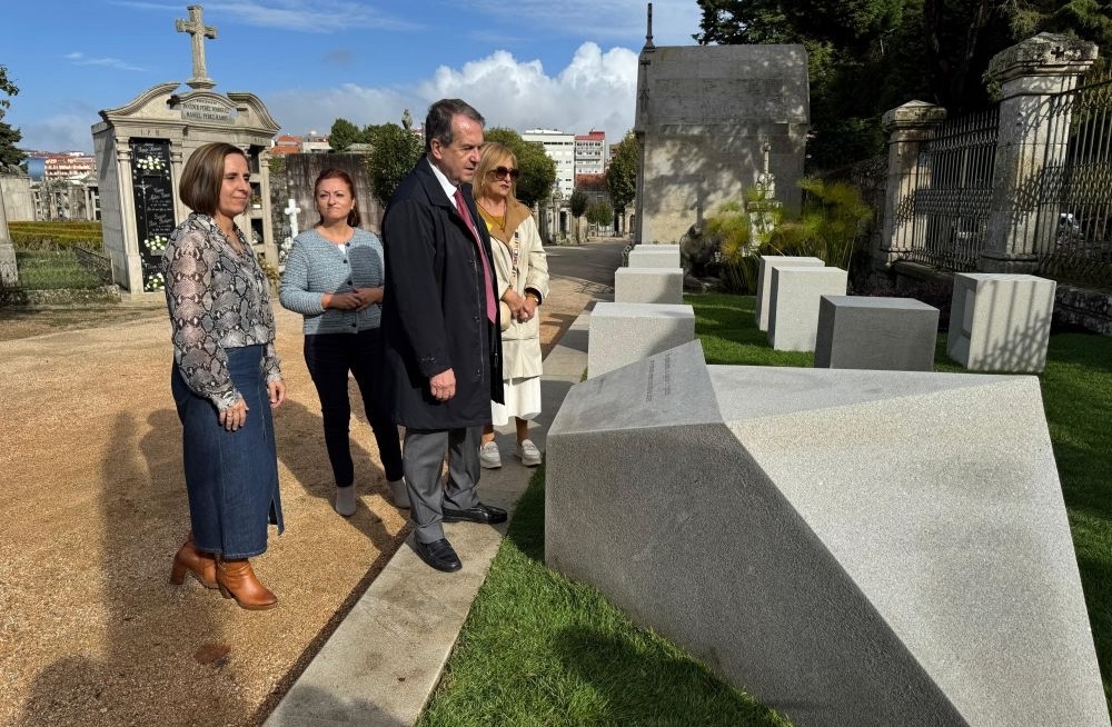 Inauguran en el cementerio de Pereiró un espacio para las guardar las cenizas de personajes relevantes de la ciudad