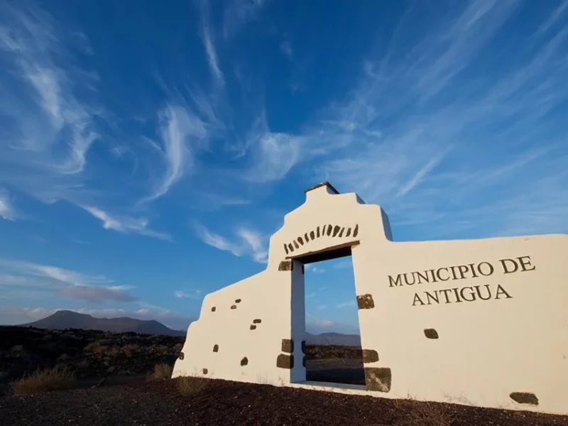 La licitación de nuevos nichos y mejoras en el cementerio de Antigua aumenta a 730.000 euros