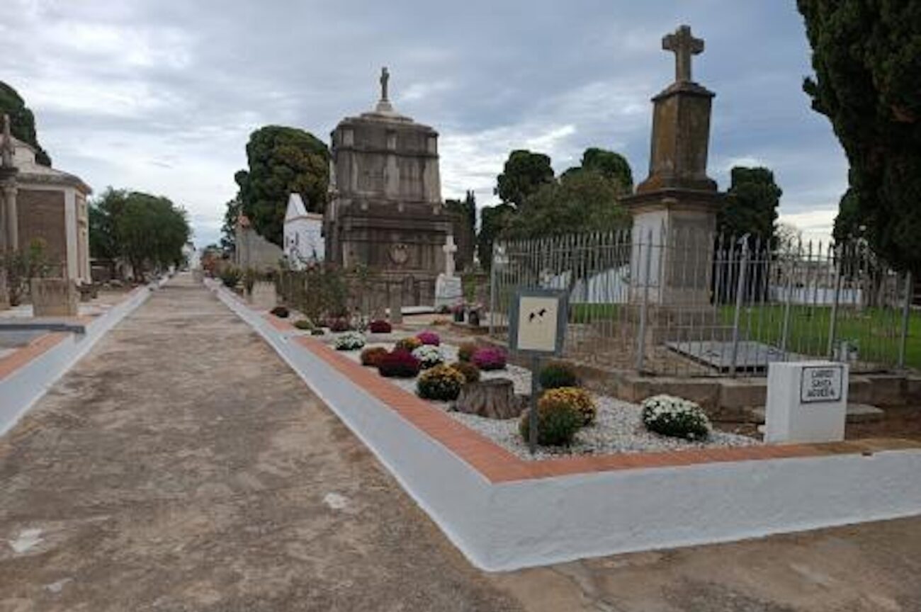 Vinaroz realiza trabajos de mejora en su cementerio con vistas a la festividad de Todos los Santos