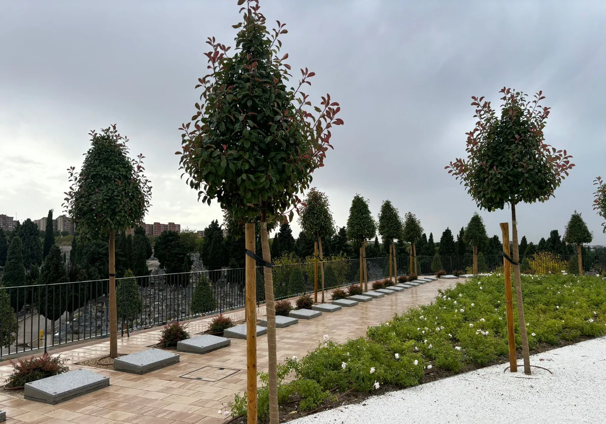 Inauguran en el cementerio de la Almudena un espacio con columbarios en recuerdo a los niños no nacidos