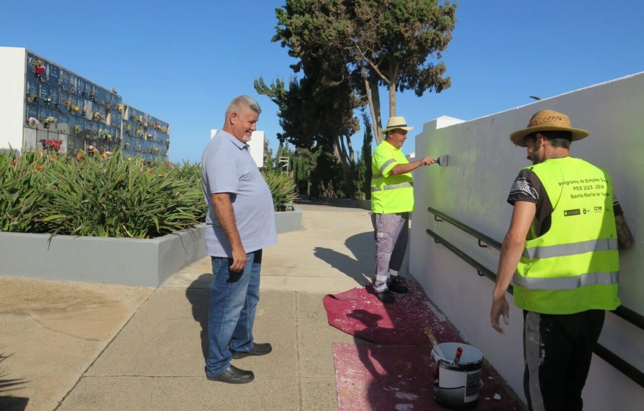 Guía ejecuta obras de mejora en el cementerio de La Atalaya y renueva el mobiliario del velatorio municipal