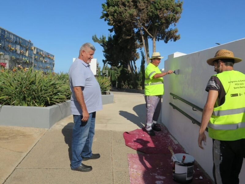 Guía ejecuta obras de mejora en el cementerio de La Atalaya y renueva el mobiliario del velatorio municipal