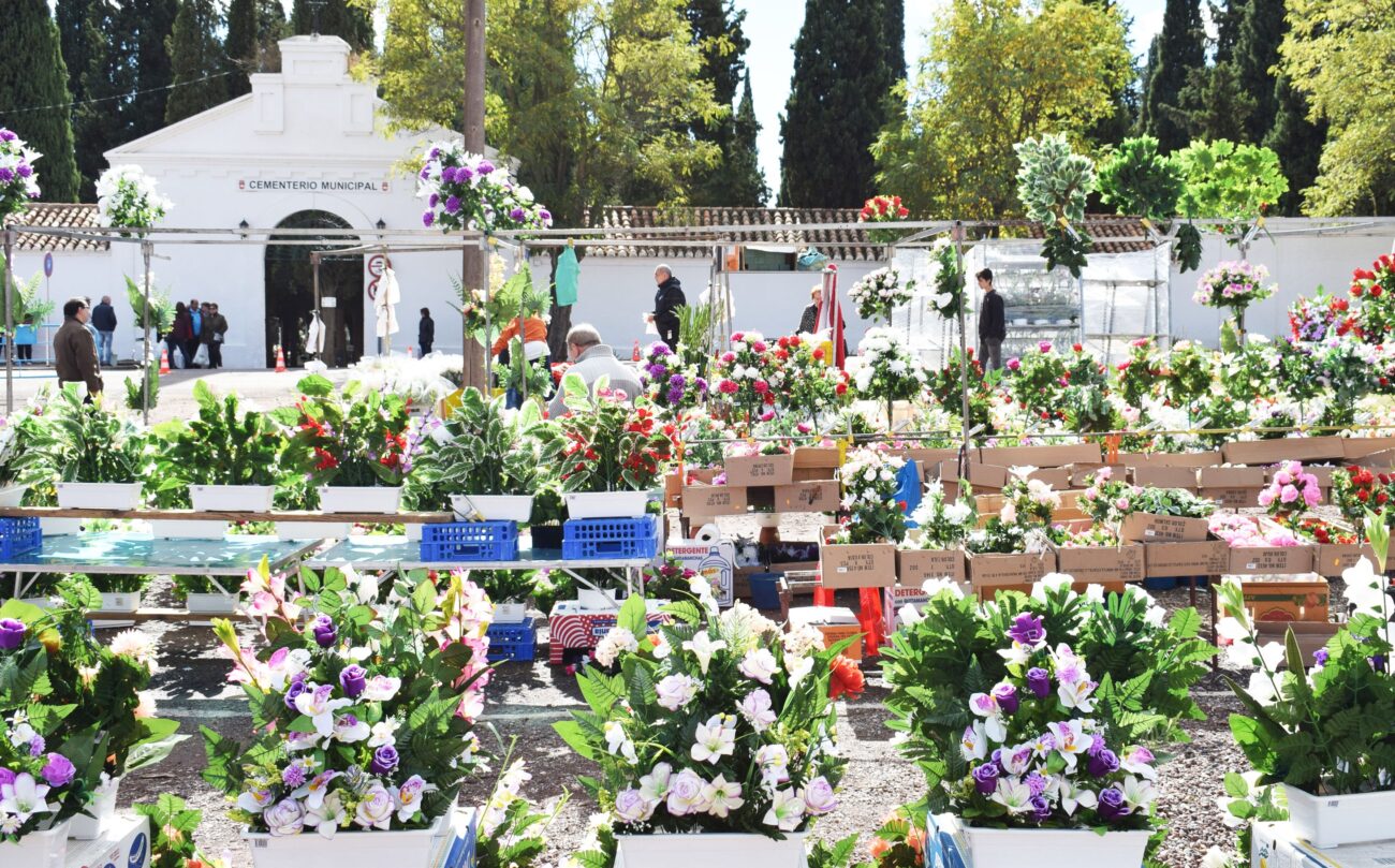 Abren el plazo de solicitud de puestos de venta de flores y velas en el cementerio de Puertollano