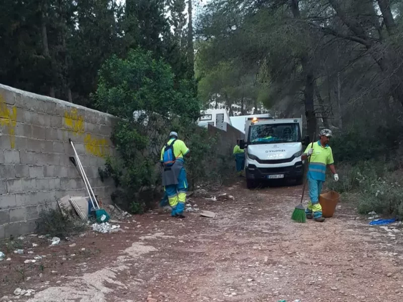 Retiran más de 600 kilos de basura del Cementerio Nuevo de Ibiza