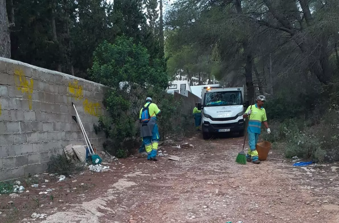 Retiran más de 600 kilos de basura del Cementerio Nuevo de Ibiza