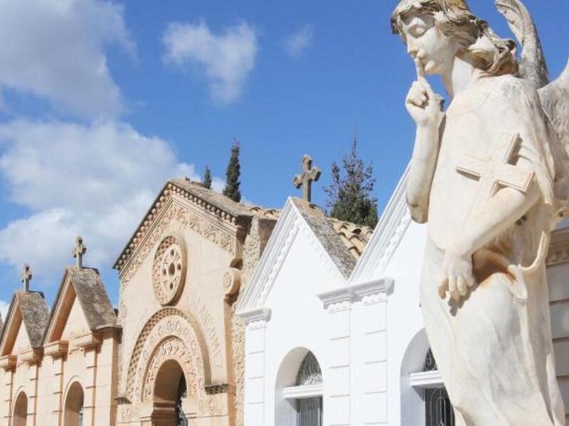 Ibiza amplía la experiencia: segunda visita teatralizada al Cementerio Viejo tras el éxito de la primera