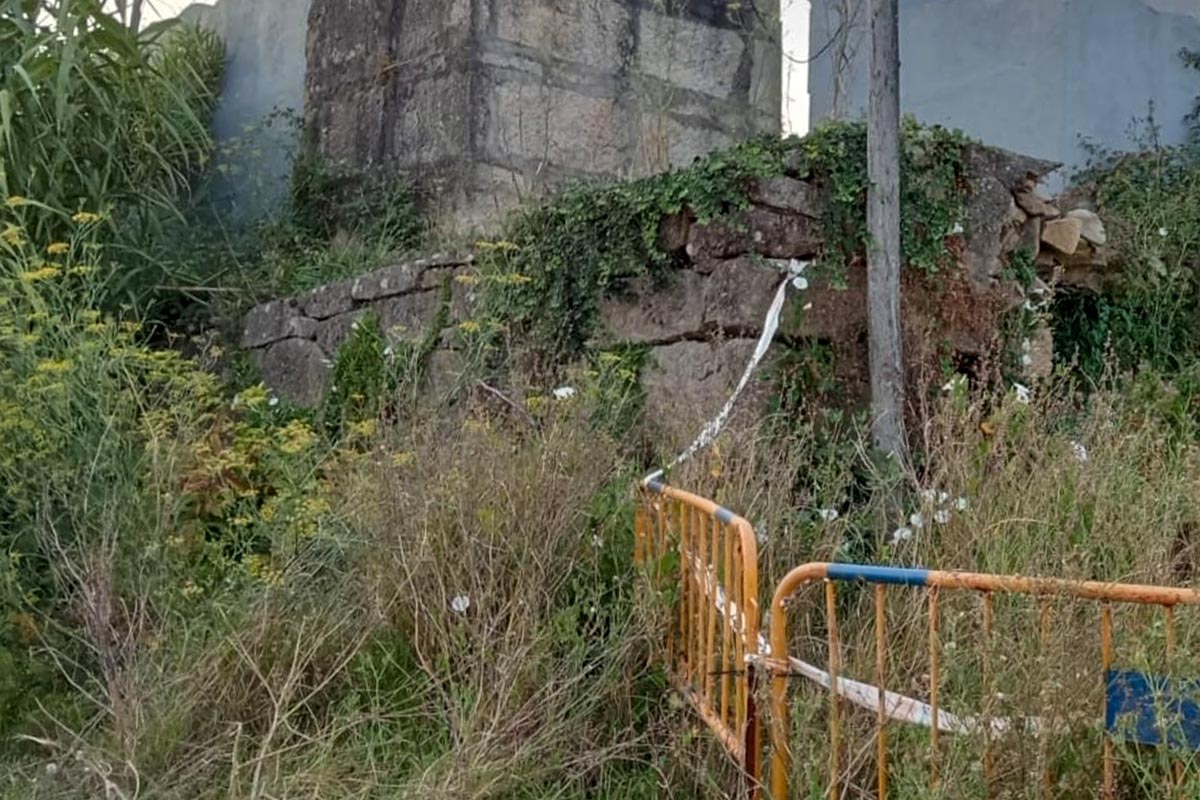 El muro del cementerio de Cangas será restaurado esta semana tras años de deterioro