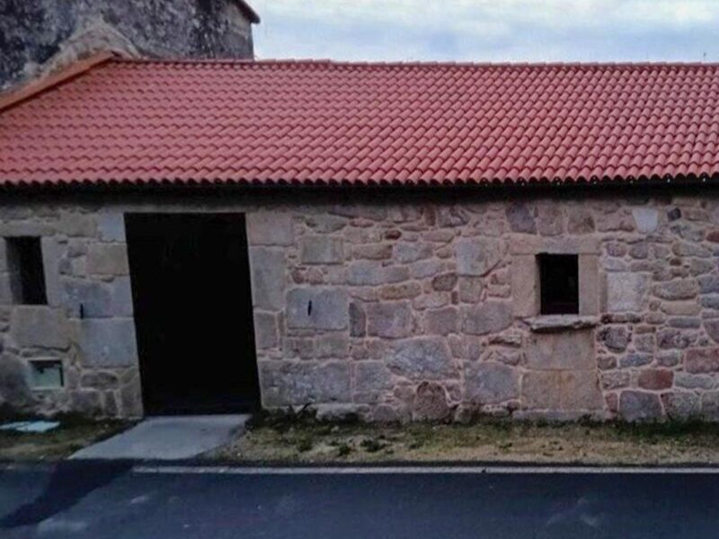 Piñor restaura el edificio que albergará el primer centro dedicado al ataúd en España